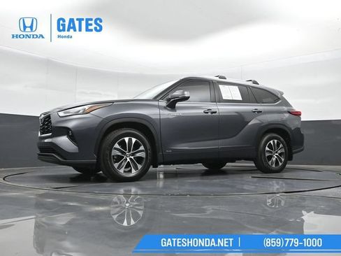 Used 2020 Toyota Highlander XLE AWD/4WD image 44