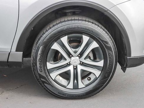 Used 2018 Toyota RAV4 LE image 9