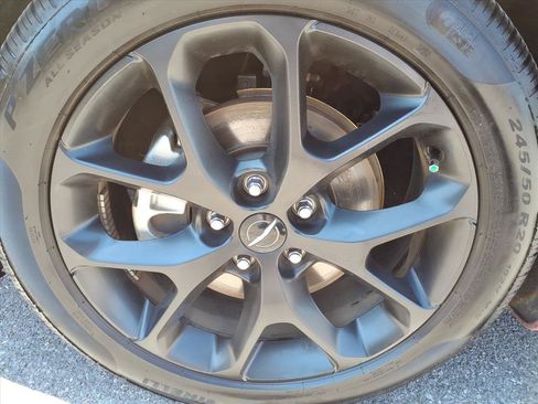 Used 2025 Chrysler Pacifica Limited FWD image 11