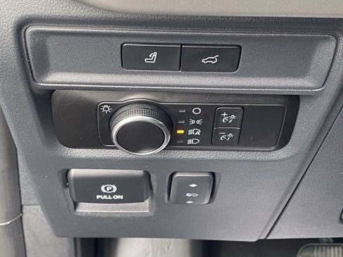 Used 2023 Ford Expedition XLT image 26