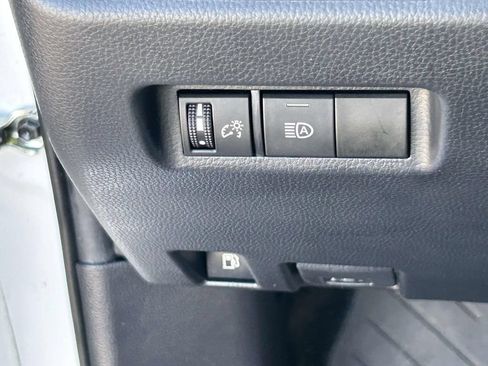 Used 2021 Toyota RAV4 XLE AWD/4WD image 28