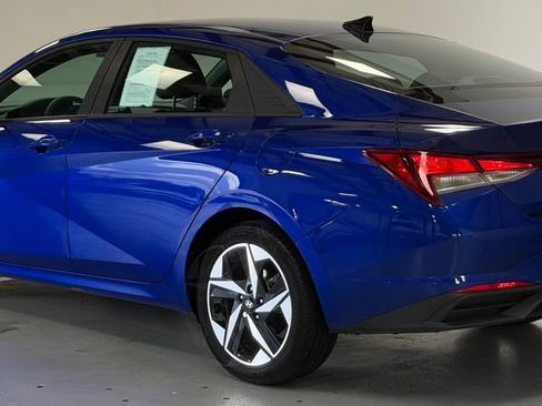 Certified 2023 Hyundai Elantra SEL w/ Convenience Package FWD image 4
