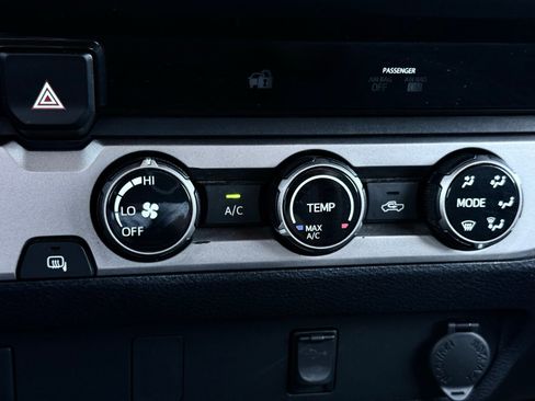 Used 2017 Toyota Tacoma SR image 29