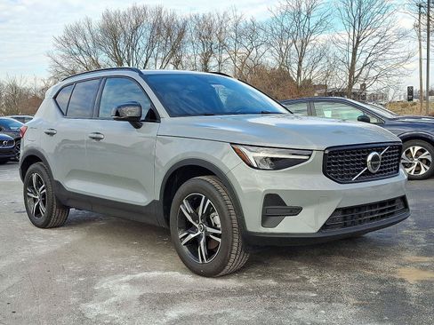 Used 2026 Volvo XC40 B5 Core w/ Climate Package AWD/4WD image 1