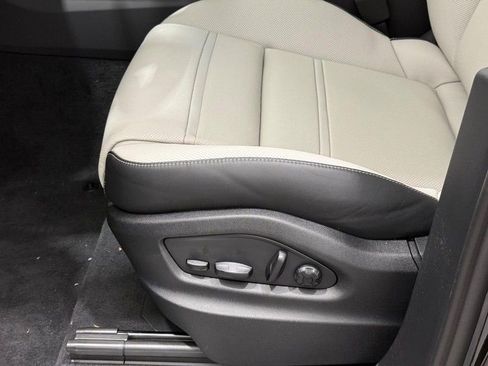 New 2026 Porsche Cayenne image 25