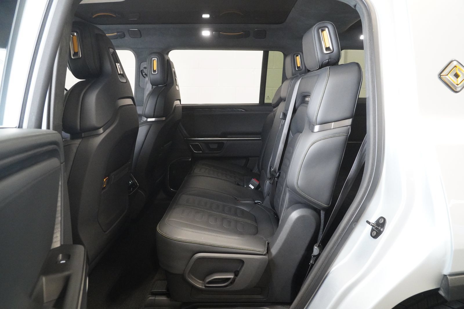 Used 2023 Rivian R1S Launch Edition Quad AWD/4WD image 13