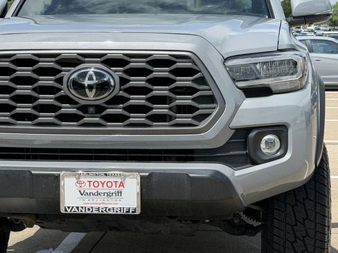 Used 2021 Toyota Tacoma TRD Off-Road w/ TRD Premium Off Road Package AWD/4WD image 9