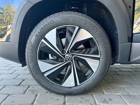 New 2026 Volkswagen Taos SE image 48