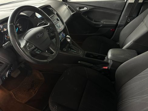 Used 2015 Ford Focus SE w/ SE Sport Package image 9