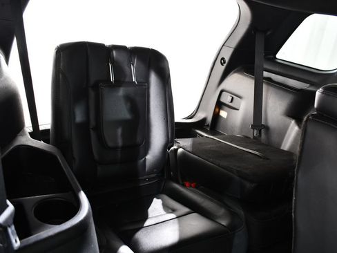 Used 2018 Ford Explorer XLT w/ Equipment Group 202A AWD/4WD image 20