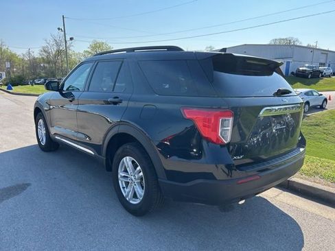 Used 2023 Ford Explorer XLT image 4