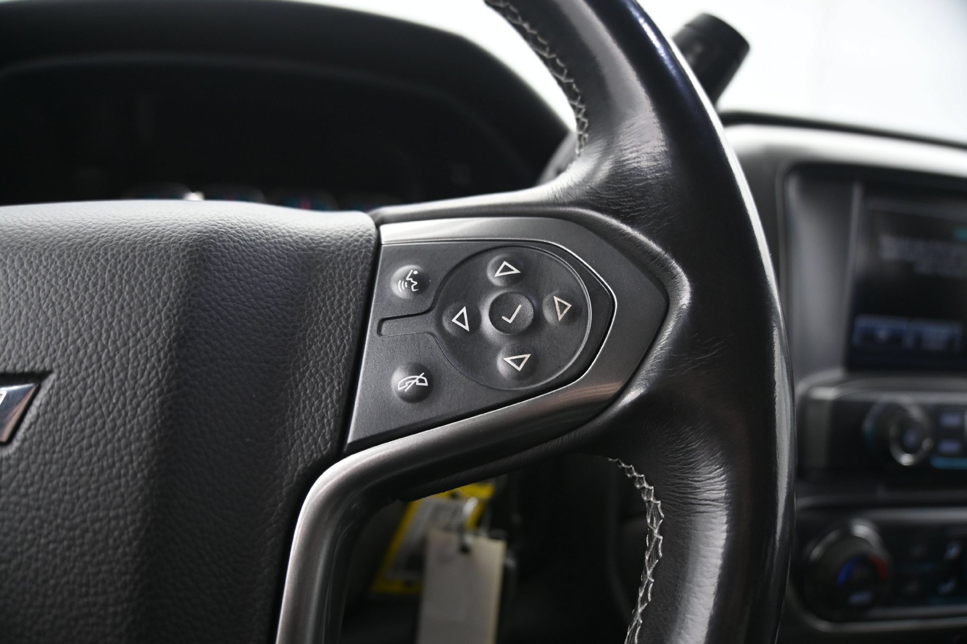 Used 2018 Chevrolet Silverado 1500 LT w/ Midnight Edition AWD/4WD image 23