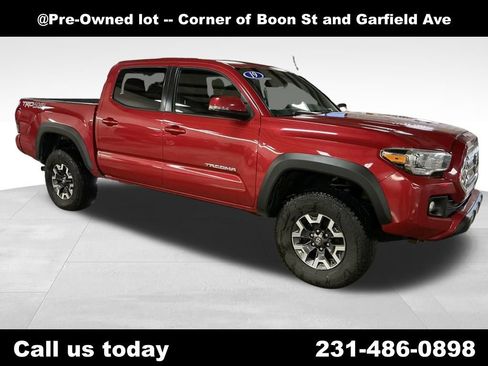 Used 2019 Toyota Tacoma TRD Off-Road w/ Technology Package image 7