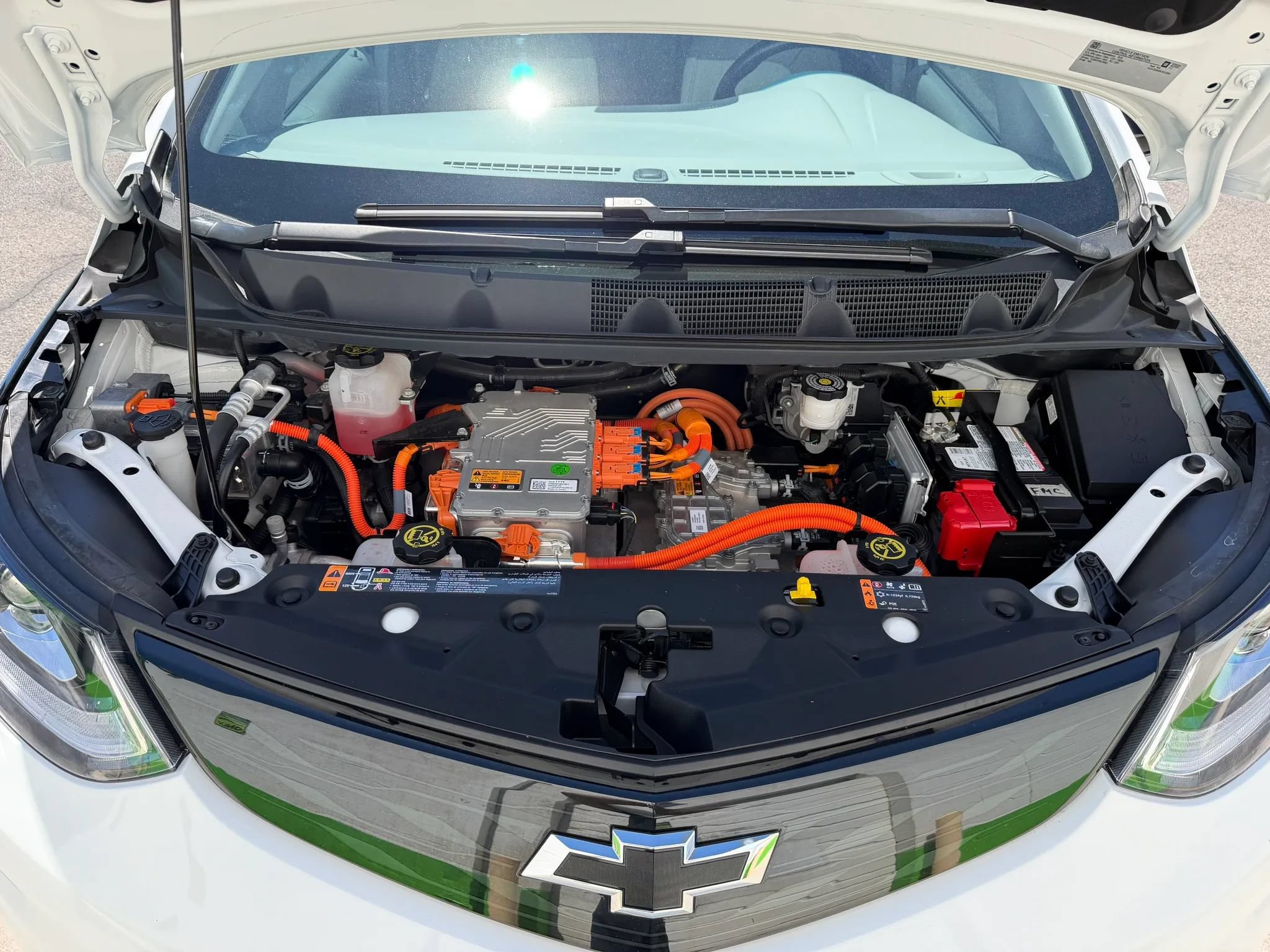 Used 2019 Chevrolet Bolt Premier w/ Infotainment Package FWD image 32
