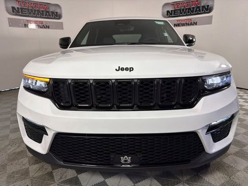 Used 2025 Jeep Grand Cherokee Limited w/ Black Appearance Package image 10