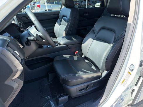 Used 2024 Nissan Pathfinder SL w/ SL Premium Package AWD/4WD image 32