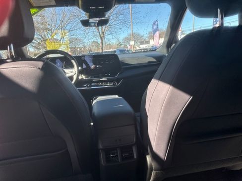 Used 2025 Chevrolet Equinox LT w/ Convenience Package II image 18