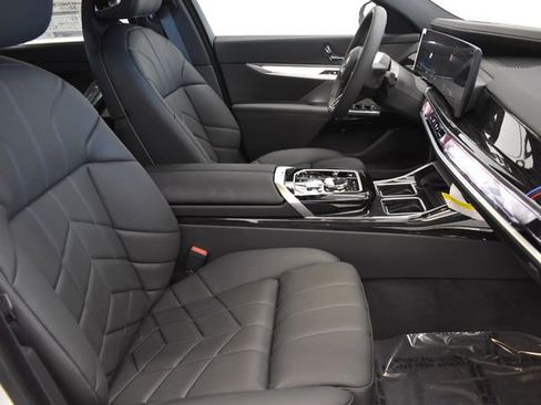 New 2026 BMW i7 xDrive60 image 19