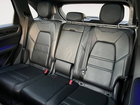Used 2021 Porsche Cayenne image 14