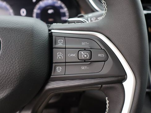 New 2025 Jeep Grand Cherokee Altitude image 14