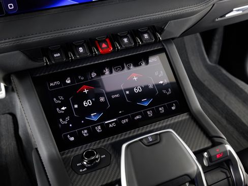 Used 2025 Lamborghini Urus Performante AWD/4WD image 27