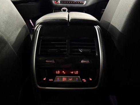 Used 2022 BMW X7 xDrive40i w/ M Sport Package AWD/4WD image 47