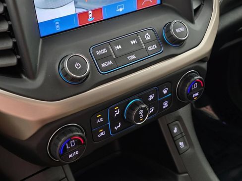 Used 2018 GMC Acadia Denali w/ Technology Package AWD/4WD image 35
