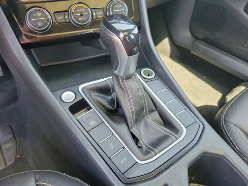 Used 2024 Volkswagen Jetta SE FWD image 11