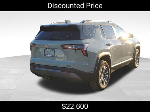 Used 2024 Chevrolet Equinox LT image 3