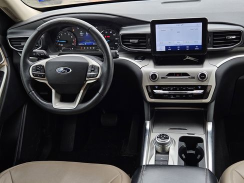 Used 2020 Ford Explorer XLT w/ Equipment Group 202A image 30