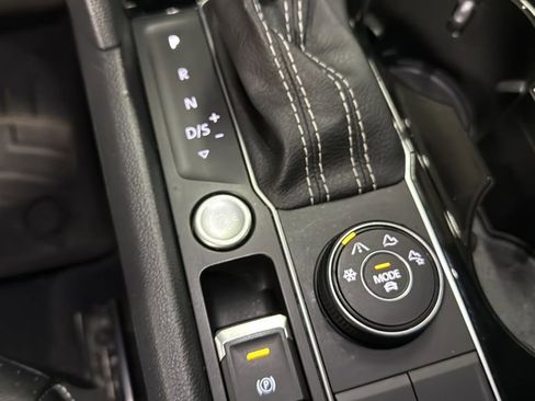 Used 2022 Volkswagen Atlas SE image 26