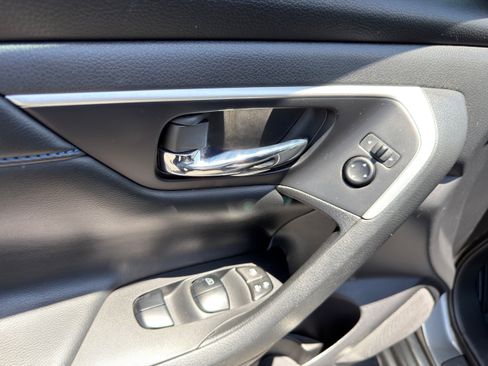 Used 2017 Nissan Altima 2.5 SR w/ Midnight Edition Package FWD image 22