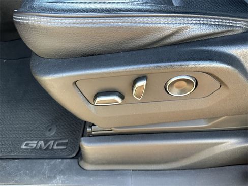 Used 2024 GMC Yukon Denali image 29