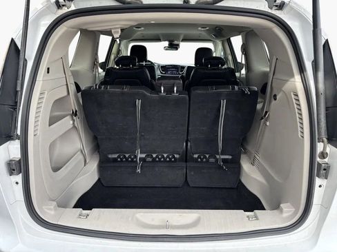 Used 2024 Chrysler Pacifica Touring-L image 32