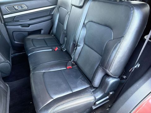 Used 2018 Ford Explorer XLT w/ Equipment Group 202A image 20