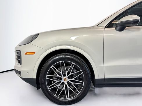 Used 2025 Porsche Cayenne image 27