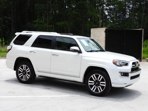 Used 2017 Toyota 4Runner Limited AWD/4WD image 36
