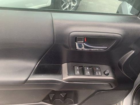 Used 2021 Toyota Tacoma TRD Off-Road image 13