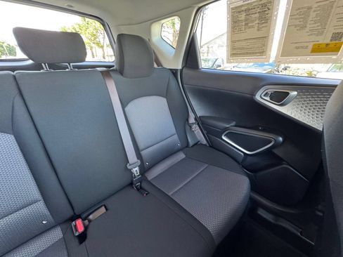 Used 2025 Kia Soul LX w/ LX Technology Package FWD image 34