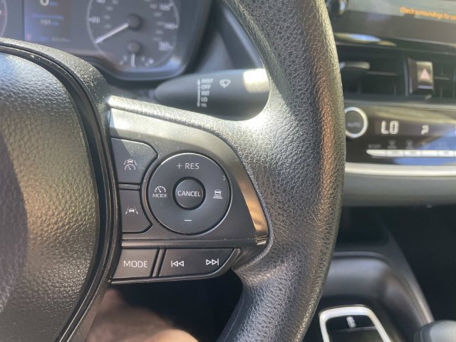 Used 2025 Toyota Corolla LE FWD image 29