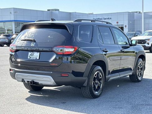 Used 2025 Honda Pilot TrailSport image 25