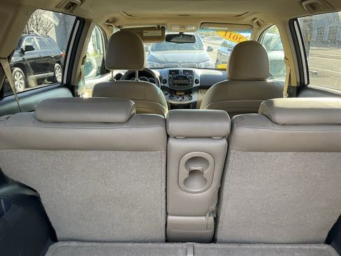 Used 2011 Toyota RAV4 Limited w/ Limited Extra Value Pkg AWD/4WD image 12