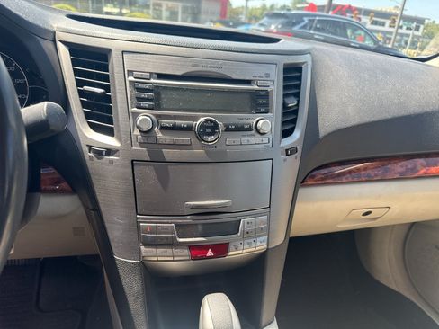 Used 2010 Subaru Legacy 2.5i Limited AWD/4WD image 7
