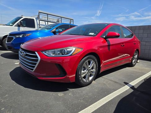 Used 2017 Hyundai Elantra SE image 2