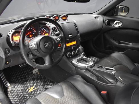 Used 2011 Nissan 370Z Touring w/ Sport Pkg image 4