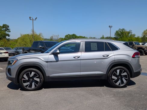 Used 2025 Volkswagen Atlas Cross Sport SEL image 6