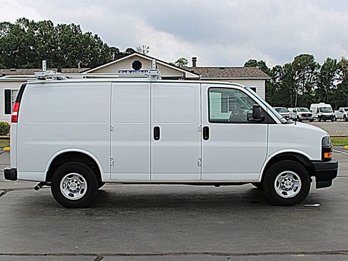 Used 2024 Chevrolet Express 2500 w/ Driver Convenience Package RWD image 7