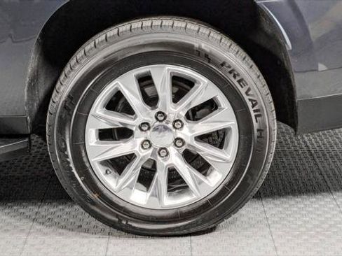 Used 2021 Chevrolet Suburban Premier w/ Premium Package RWD image 37