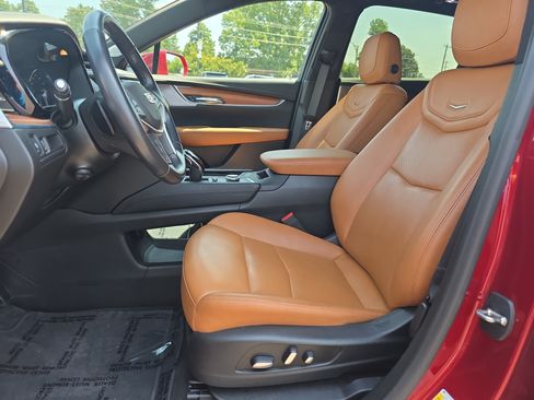 Used 2020 Cadillac XT5 Premium Luxury w/ LPO, Floor Liner Package AWD/4WD image 10