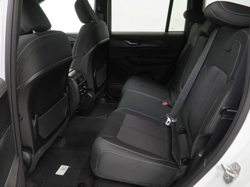 New 2026 Jeep Grand Cherokee Laredo AWD/4WD image 17